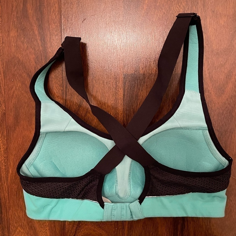 𝅺VICTORIA'S Secret VSX sea foam green Sport Mesh Racerback Sport Bra size 32b - Picture 5 of 5